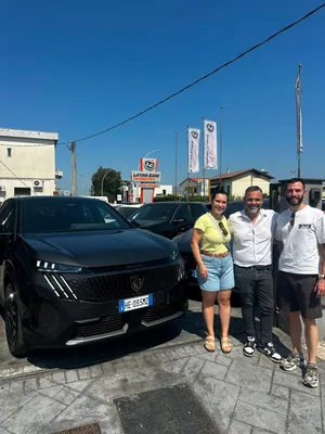 Momento con un cliente Latina Cars 4