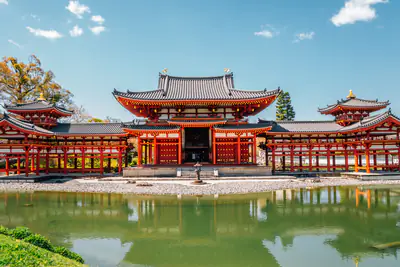 La Sala della Fenice del Byodoin riflessa nello stagno
