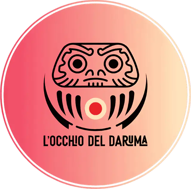Il logo de L’Occhio del Daruma: un daruma disegnato in nero su un cerchio sfumato dal rosa al pesca
