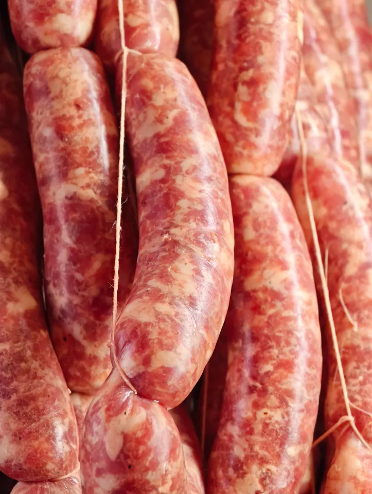 Salsicce fresche a catena riprese molto da vicino
