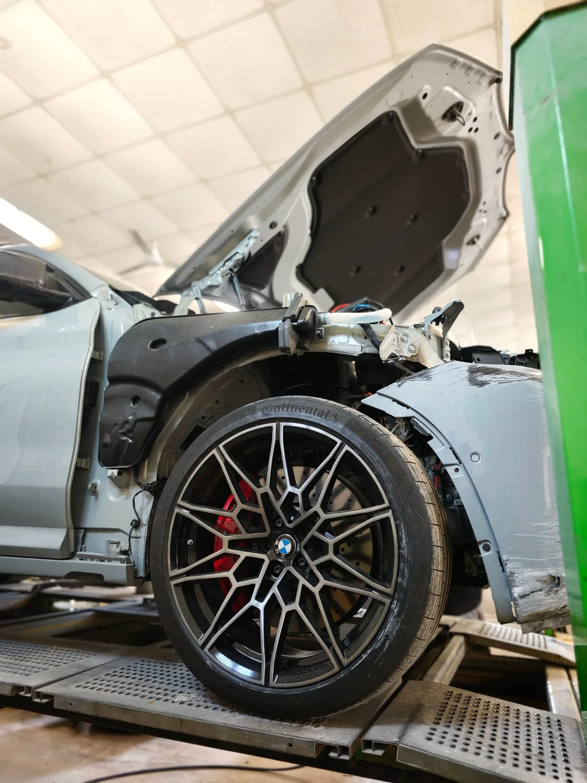 Vettura in lavorazione nell’officina Master Car a Latina